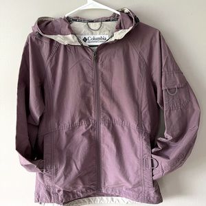 Columbia Lightweight Jacket in purple/plum
